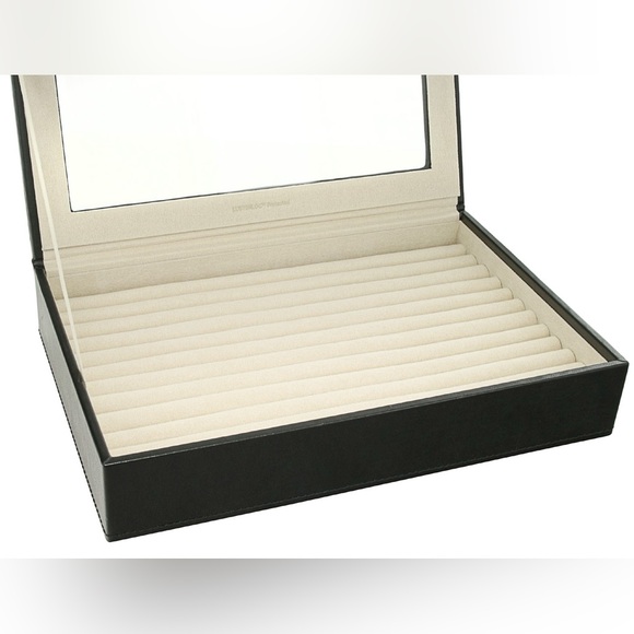 JTV WOLF Medium Ring Box with Window and LusterLoc (TM) in Black - Picture 2 of 5